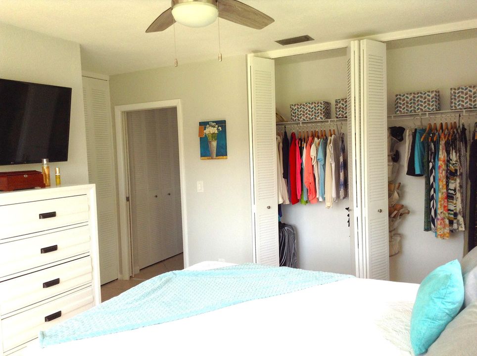 For Sale: $154,000 (2 beds, 2 baths, 910 Square Feet)