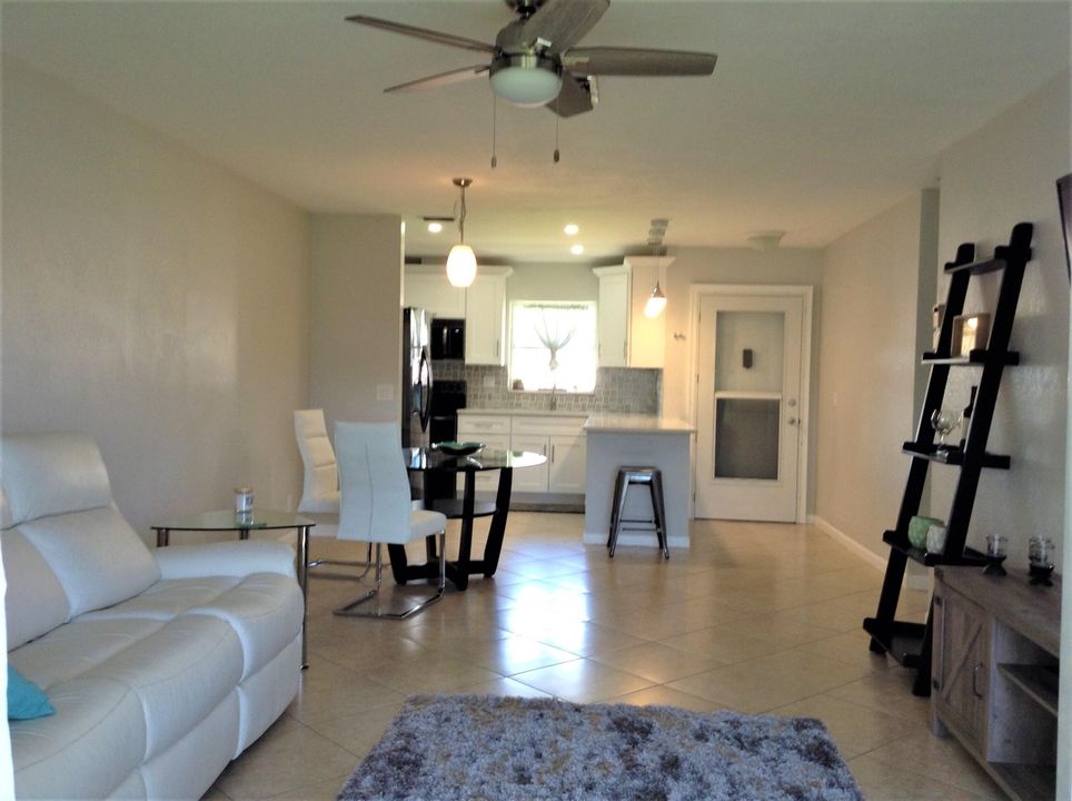 For Sale: $154,000 (2 beds, 2 baths, 910 Square Feet)
