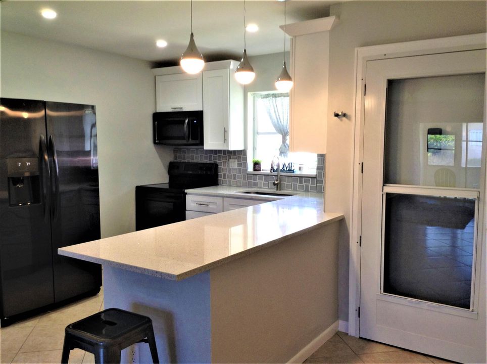 For Sale: $154,000 (2 beds, 2 baths, 910 Square Feet)