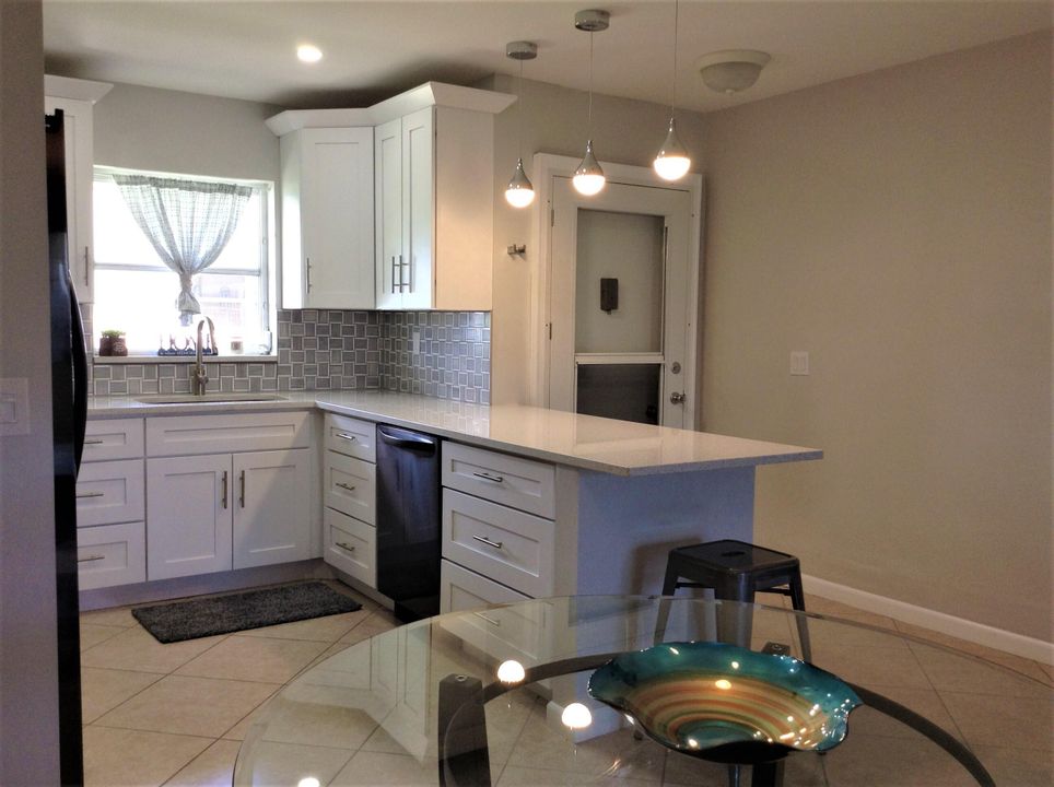 For Sale: $154,000 (2 beds, 2 baths, 910 Square Feet)