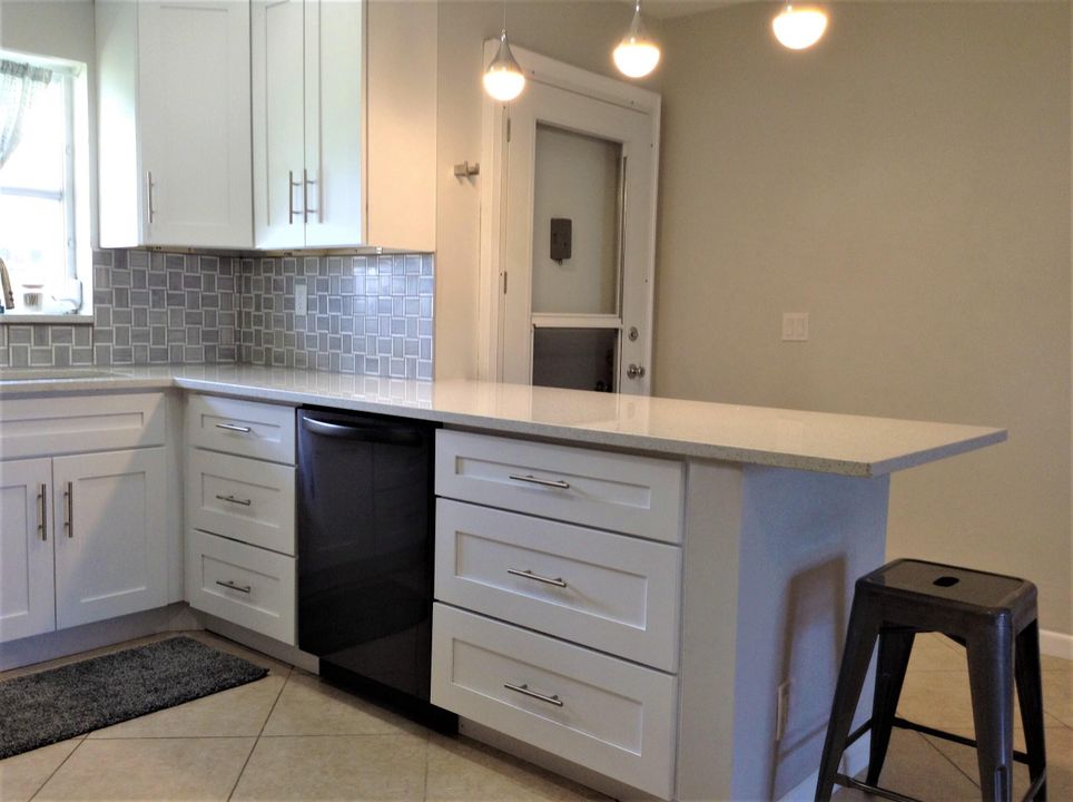 For Sale: $154,000 (2 beds, 2 baths, 910 Square Feet)