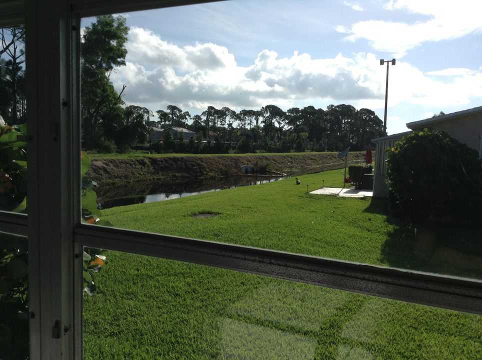 For Sale: $154,000 (2 beds, 2 baths, 910 Square Feet)