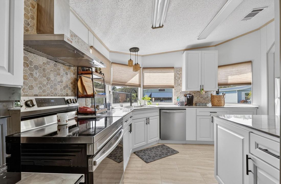 待售: $179,000 (2 贝兹, 2 浴室, 1395 平方英尺)