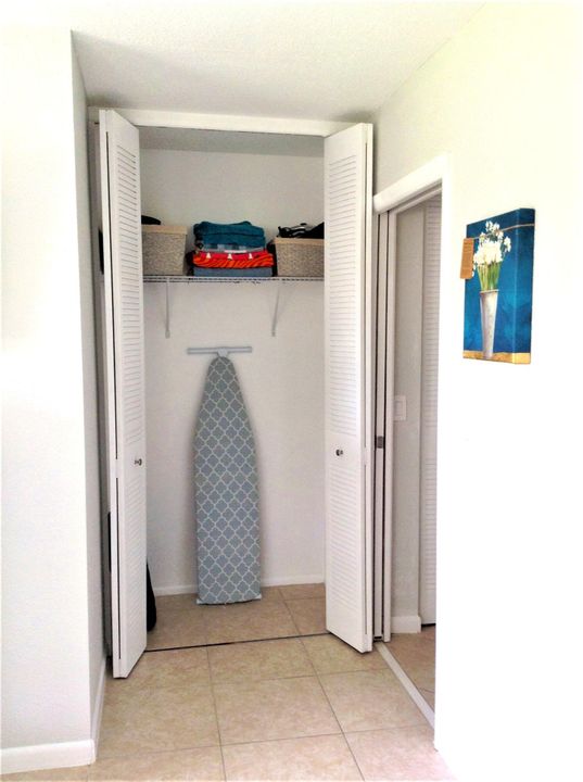 For Sale: $154,000 (2 beds, 2 baths, 910 Square Feet)