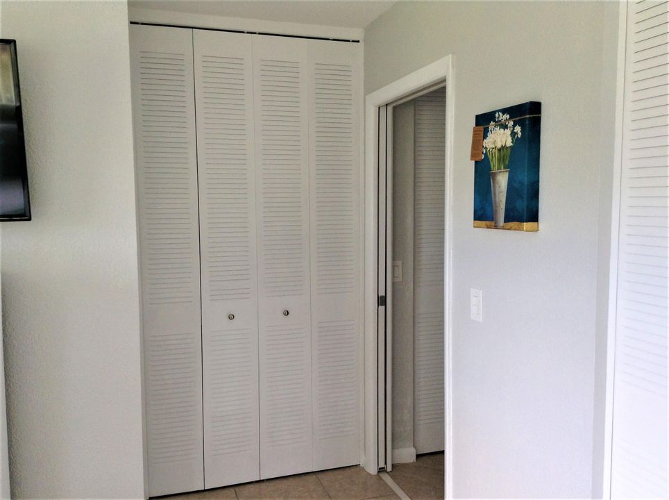 For Sale: $154,000 (2 beds, 2 baths, 910 Square Feet)