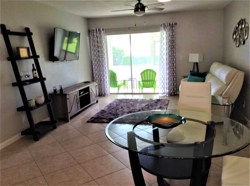 For Sale: $154,000 (2 beds, 2 baths, 910 Square Feet)