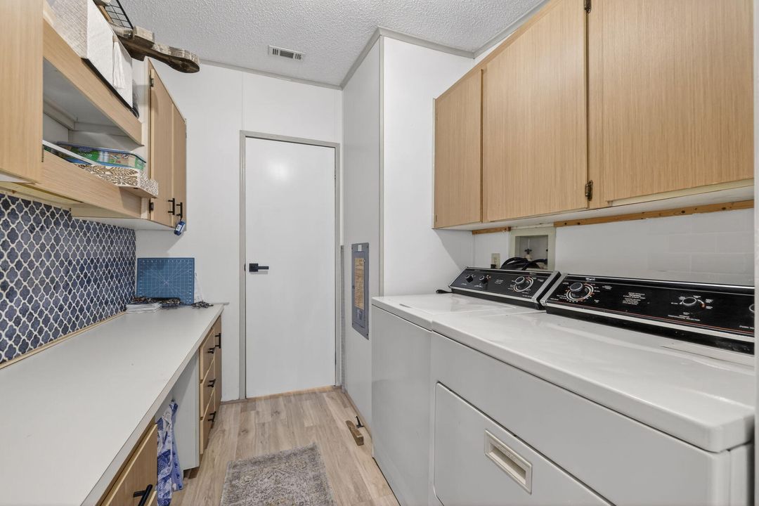 待售: $179,000 (2 贝兹, 2 浴室, 1395 平方英尺)