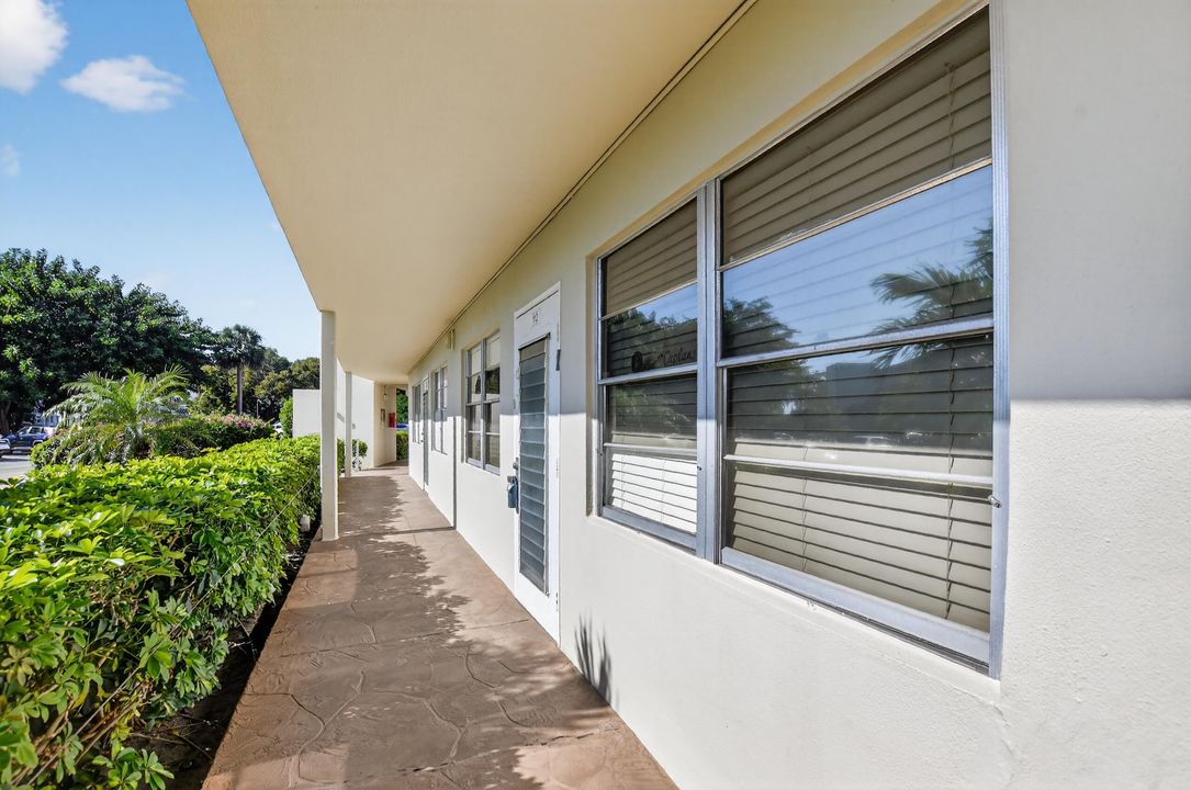 For Sale: $169,900 (2 beds, 2 baths, 1000 Square Feet)