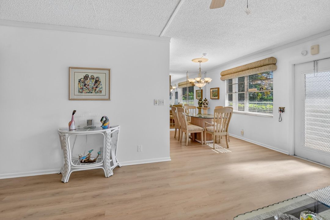 For Sale: $169,900 (2 beds, 2 baths, 1000 Square Feet)