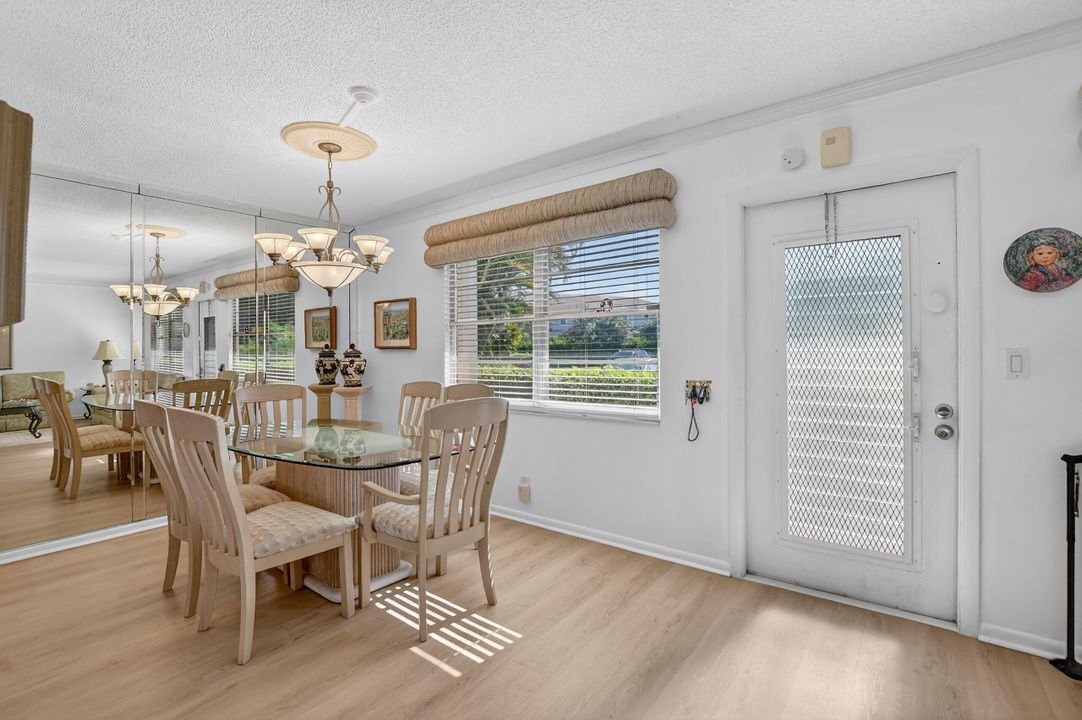 For Sale: $169,900 (2 beds, 2 baths, 1000 Square Feet)