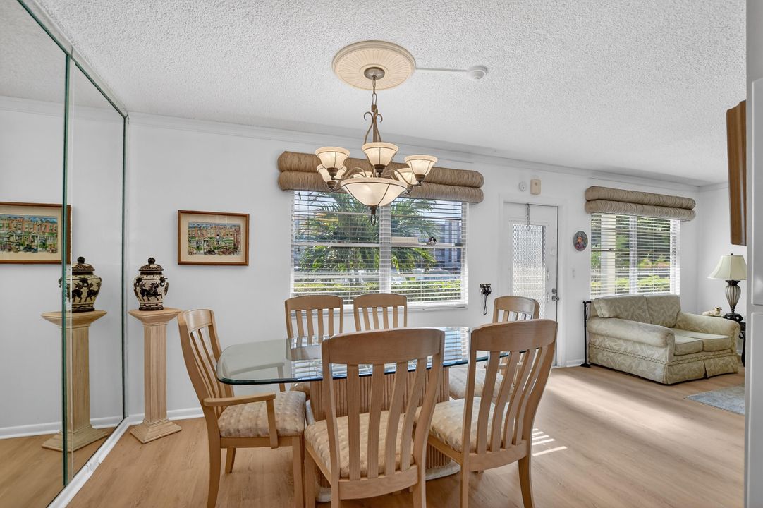 For Sale: $169,900 (2 beds, 2 baths, 1000 Square Feet)