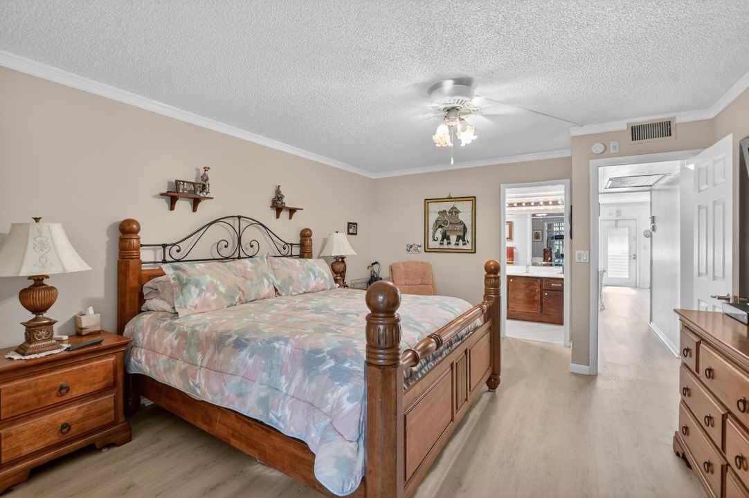 For Sale: $169,900 (2 beds, 2 baths, 1000 Square Feet)