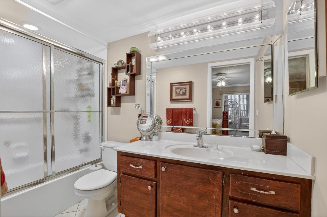 For Sale: $169,900 (2 beds, 2 baths, 1000 Square Feet)