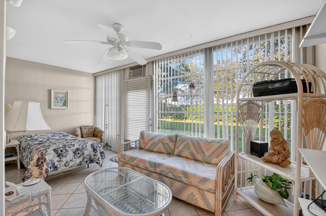 For Sale: $169,900 (2 beds, 2 baths, 1000 Square Feet)