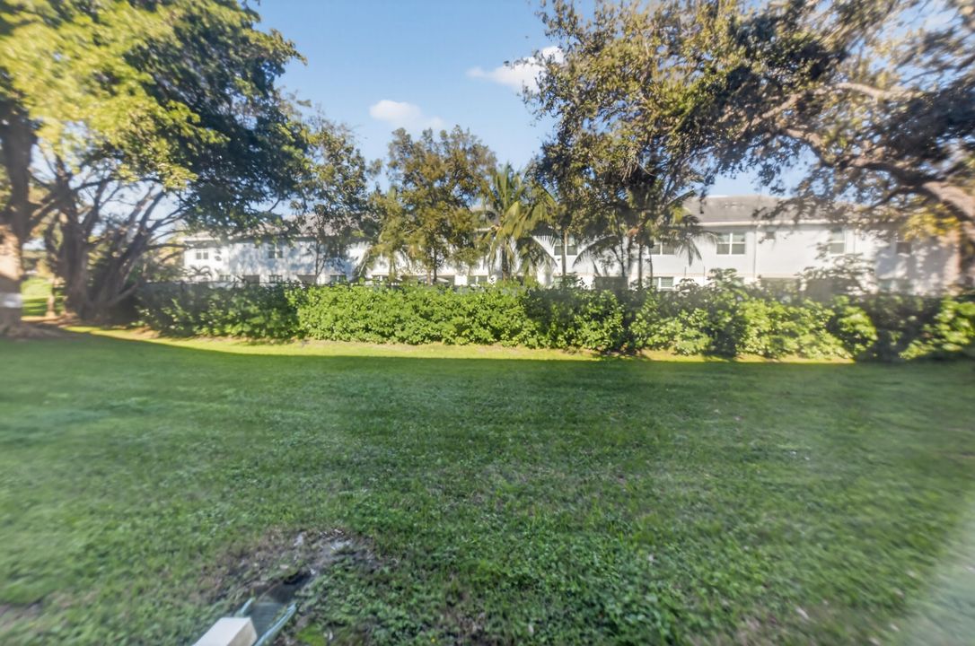 For Sale: $169,900 (2 beds, 2 baths, 1000 Square Feet)