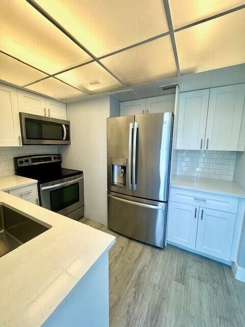 For Sale: $105,000 (1 beds, 1 baths, 850 Square Feet)