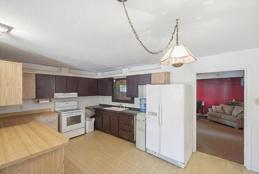 For Sale: $325,000 (3 beds, 2 baths, 1626 Square Feet)