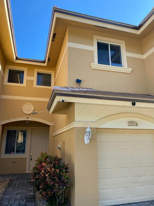 В аренду: $2,800 (3 спален, 2 ванн, 1574 Квадратных фут)