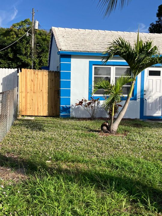 For Rent: $3,000 (3 beds, 2 baths, 1110 Square Feet)