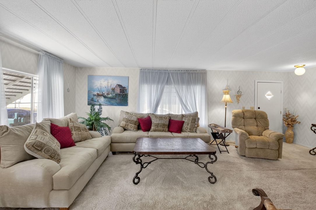 На продажу: $184,900 (3 спален, 2 ванн, 1440 Квадратных фут)