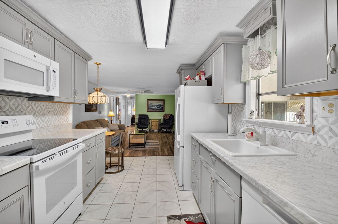 На продажу: $184,900 (3 спален, 2 ванн, 1440 Квадратных фут)