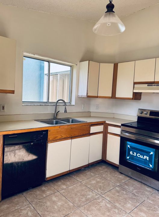 For Sale: $240,000 (3 beds, 2 baths, 1267 Square Feet)