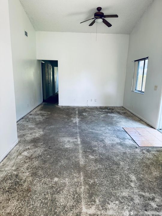 For Sale: $240,000 (3 beds, 2 baths, 1267 Square Feet)