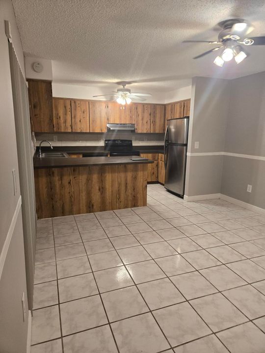 В аренду: $2,250 (2 спален, 2 ванн, 1430 Квадратных фут)