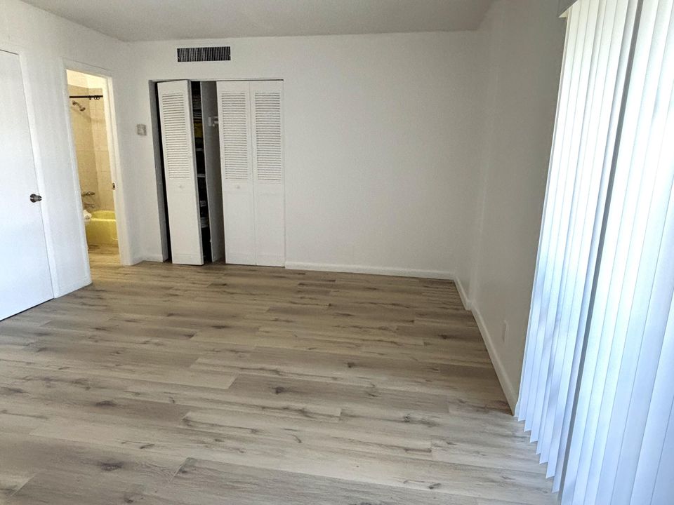 合同活跃: $1,400 (0 贝兹, 1 浴室, 660 平方英尺)