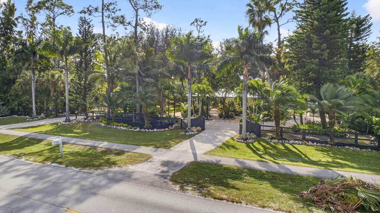 En Venta: $650,000 (4 camas, 2 baños, 1869 Pies cuadrados)