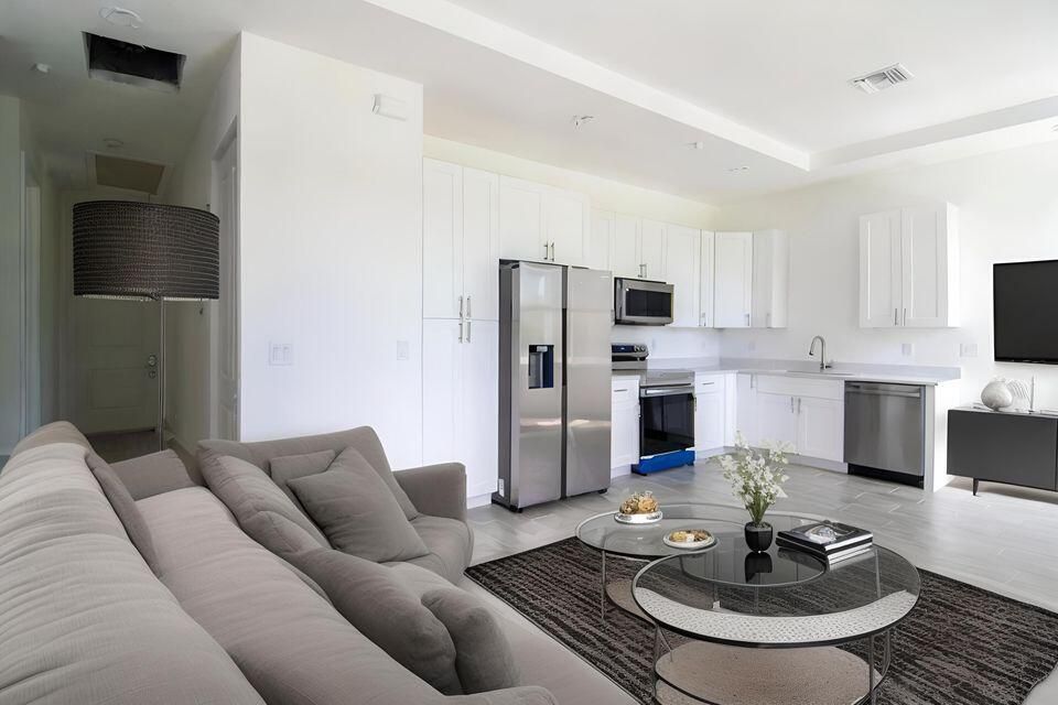 For Rent: $1,650 (3 beds, 2 baths, 1047 Square Feet)