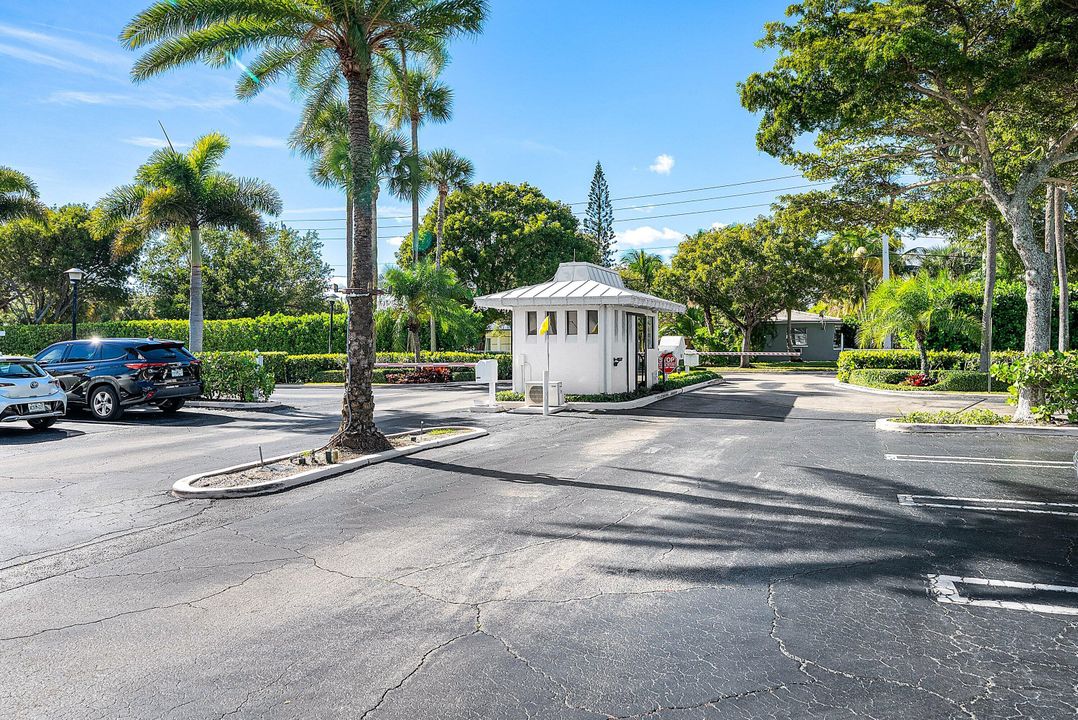 На продажу: $427,000 (2 спален, 2 ванн, 1235 Квадратных фут)