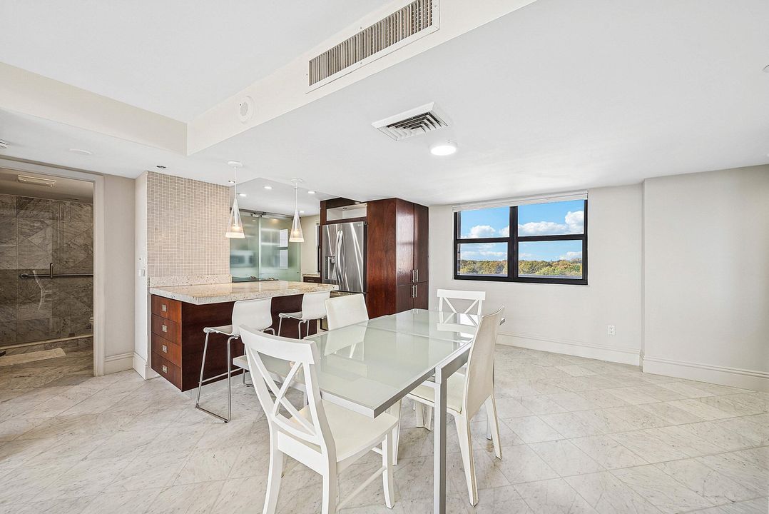 На продажу: $427,000 (2 спален, 2 ванн, 1235 Квадратных фут)