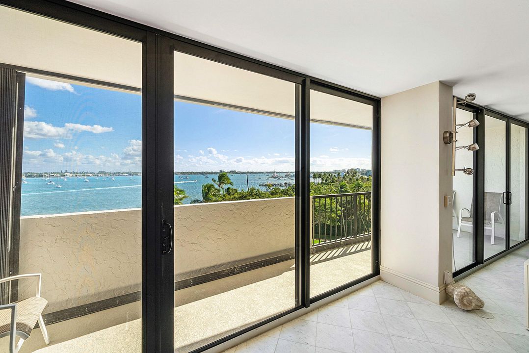 На продажу: $427,000 (2 спален, 2 ванн, 1235 Квадратных фут)