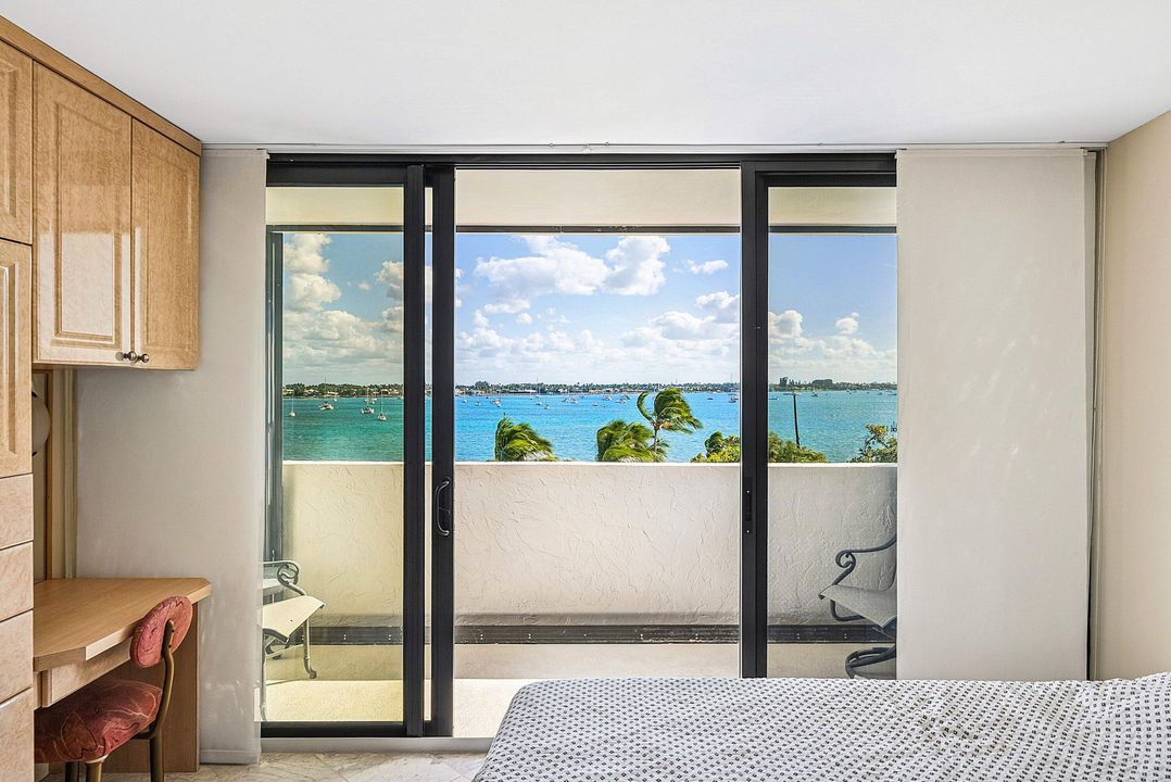 На продажу: $427,000 (2 спален, 2 ванн, 1235 Квадратных фут)