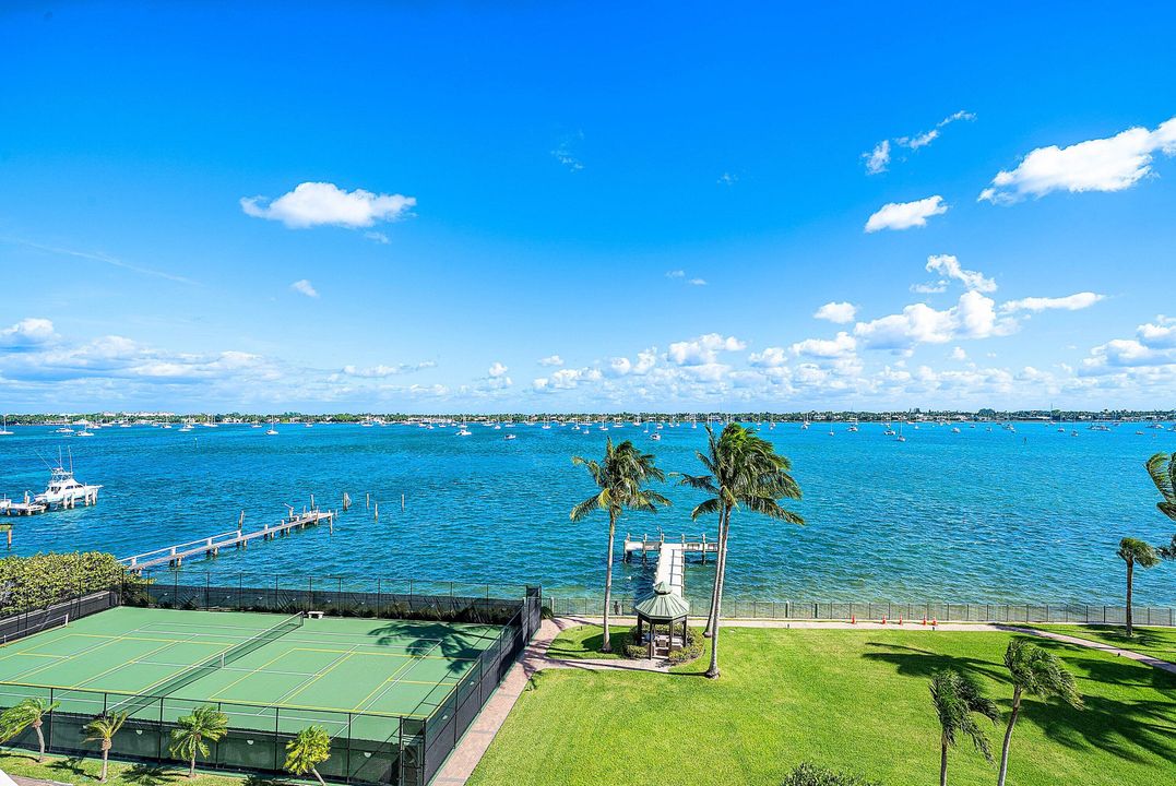 На продажу: $427,000 (2 спален, 2 ванн, 1235 Квадратных фут)