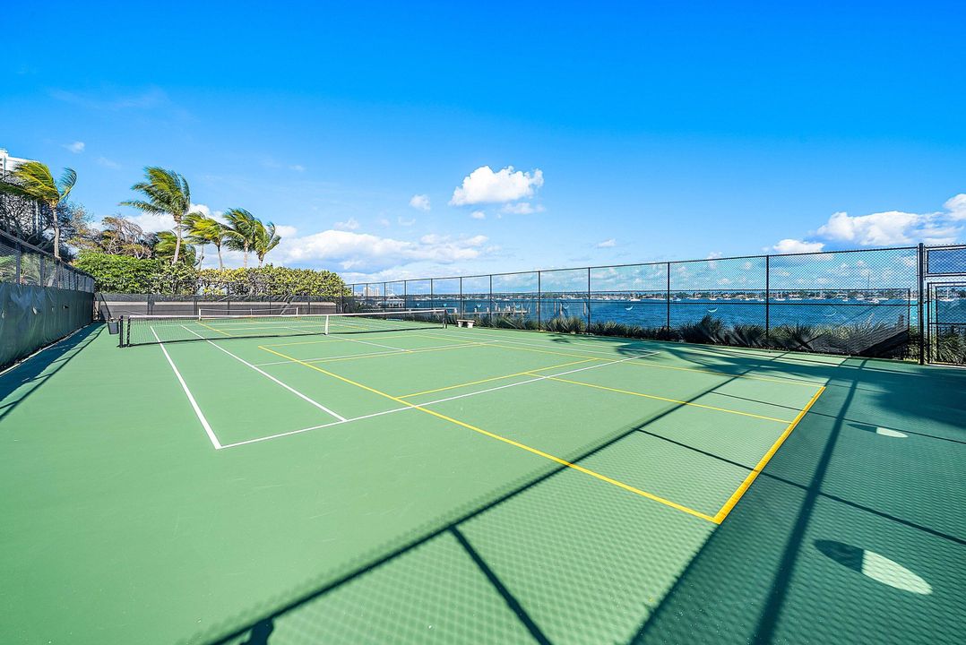 На продажу: $427,000 (2 спален, 2 ванн, 1235 Квадратных фут)