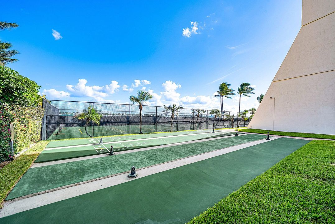 На продажу: $427,000 (2 спален, 2 ванн, 1235 Квадратных фут)