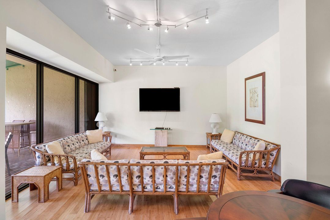 На продажу: $427,000 (2 спален, 2 ванн, 1235 Квадратных фут)