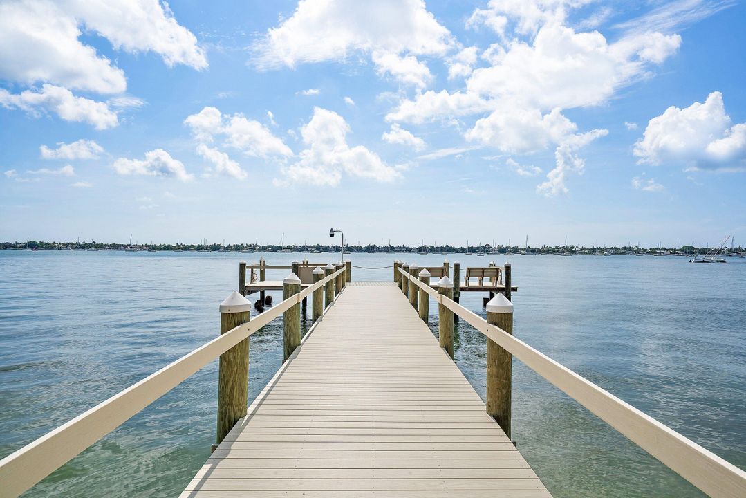 На продажу: $427,000 (2 спален, 2 ванн, 1235 Квадратных фут)