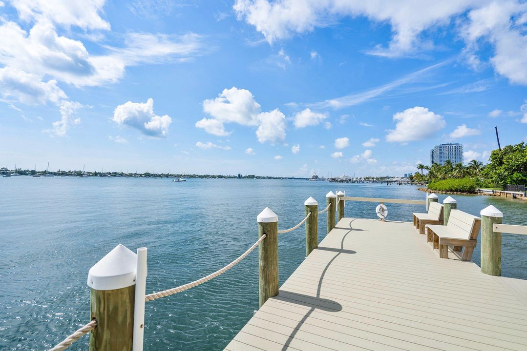 На продажу: $427,000 (2 спален, 2 ванн, 1235 Квадратных фут)