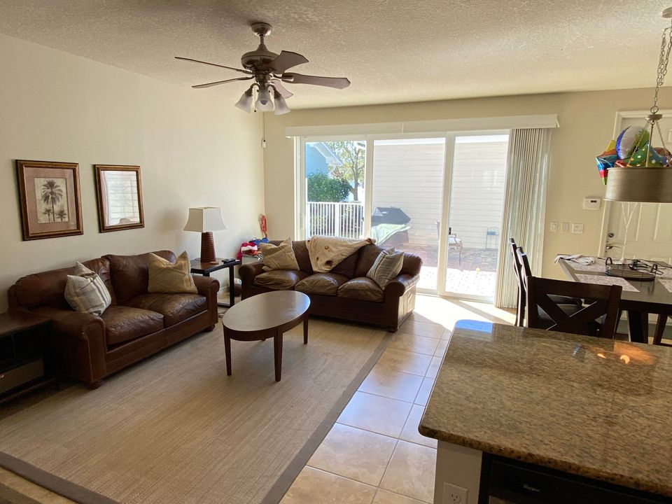 For Rent: $4,300 (3 beds, 2 baths, 1890 Square Feet)