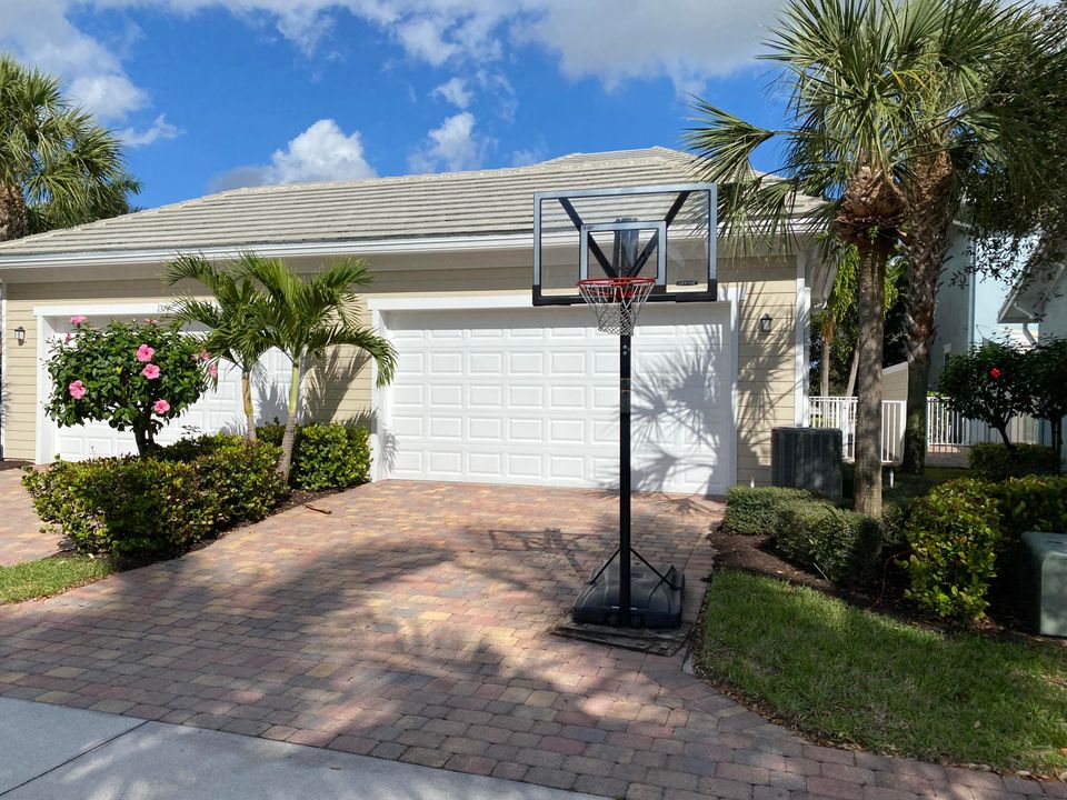 For Rent: $4,300 (3 beds, 2 baths, 1890 Square Feet)