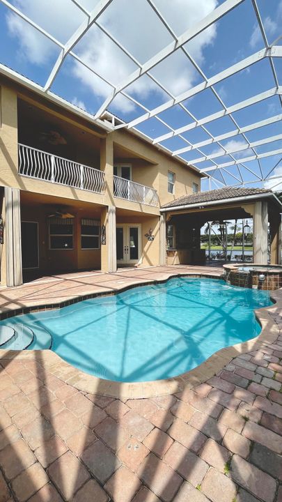 出租: $7,000 (5 贝兹, 3 浴室, 4084 平方英尺)