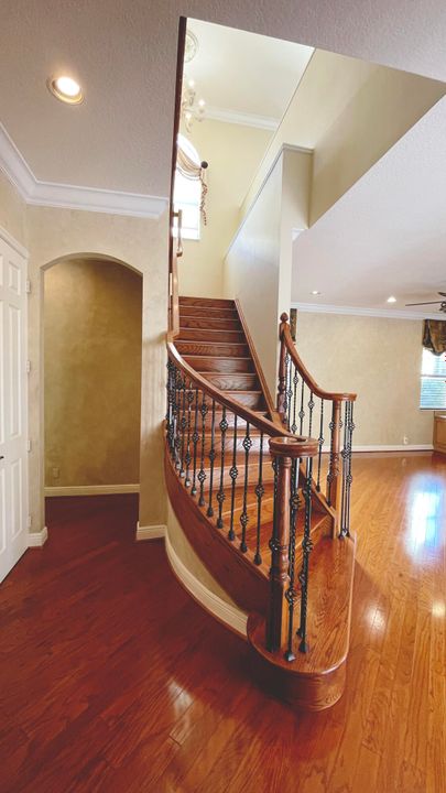 出租: $7,000 (5 贝兹, 3 浴室, 4084 平方英尺)