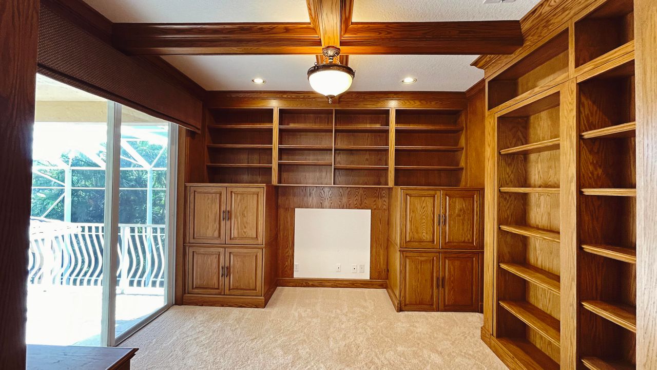 出租: $7,000 (5 贝兹, 3 浴室, 4084 平方英尺)