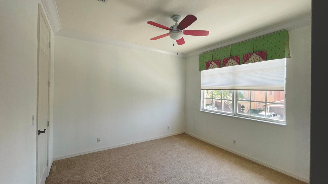 出租: $7,000 (5 贝兹, 3 浴室, 4084 平方英尺)