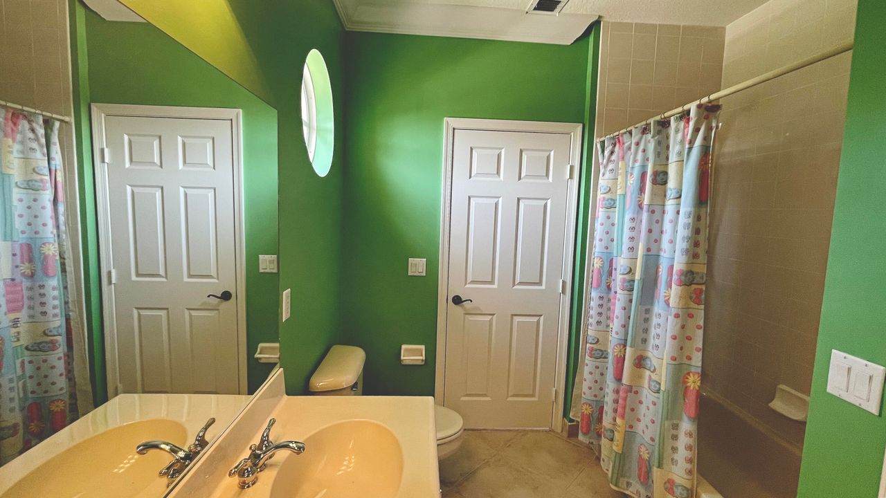 出租: $7,000 (5 贝兹, 3 浴室, 4084 平方英尺)