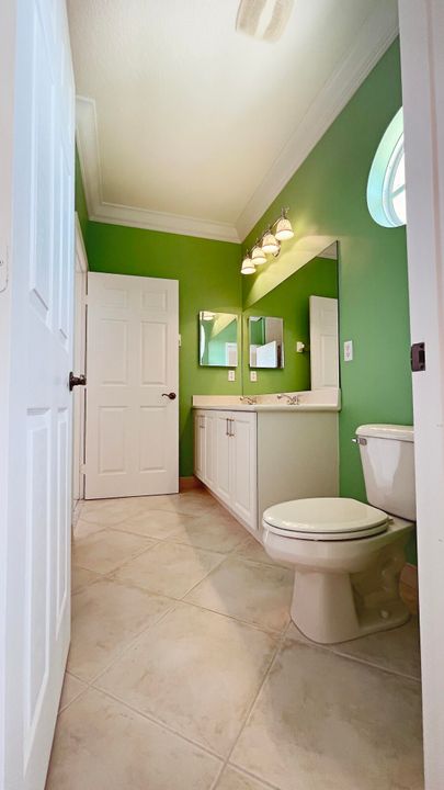 出租: $7,000 (5 贝兹, 3 浴室, 4084 平方英尺)