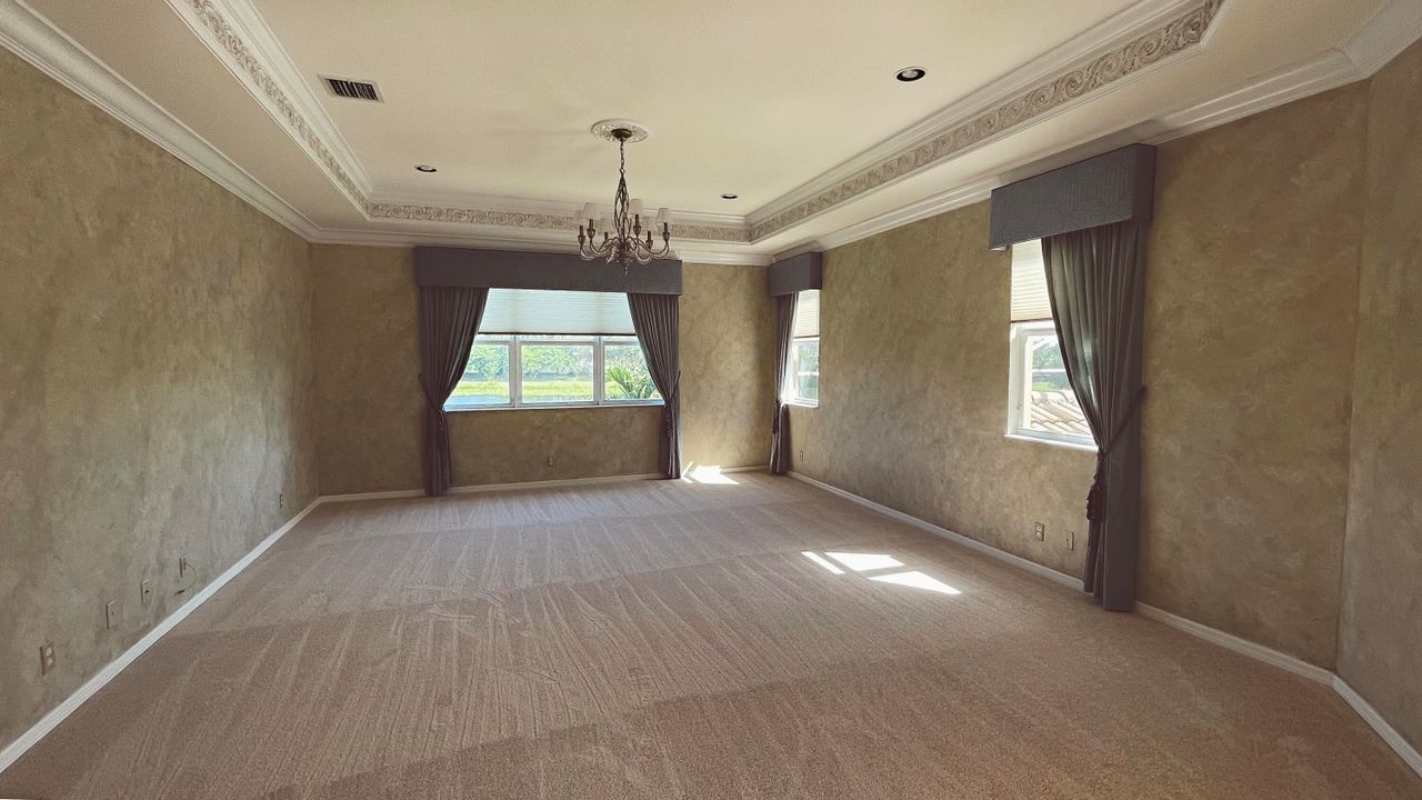 出租: $7,000 (5 贝兹, 3 浴室, 4084 平方英尺)